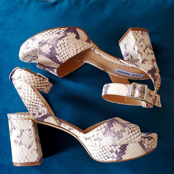 *NEW* Steve Madden heels - Picture 5 of 9